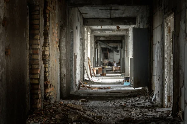 Corridoio abbandonato in angolo ospedale girato — Foto Stock