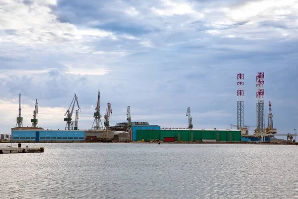 Large shipyard near the coast — Stock Photo, Image