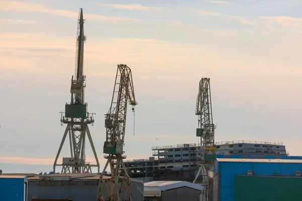 Große Werft in Küstennähe — Stockfoto