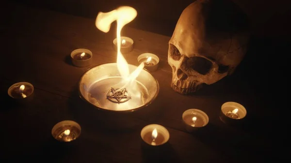 Burning pentacle on altar closeup photo — Stockfoto