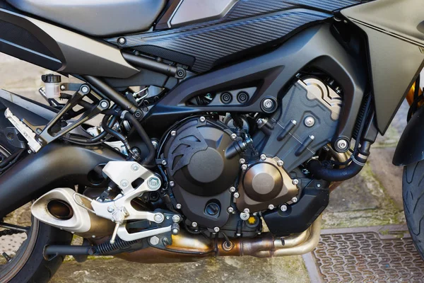 Fechar o motor de moto na rua — Fotografia de Stock