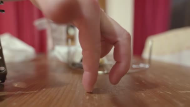 Mão andando em seus dedos close-up imagens — Vídeo de Stock