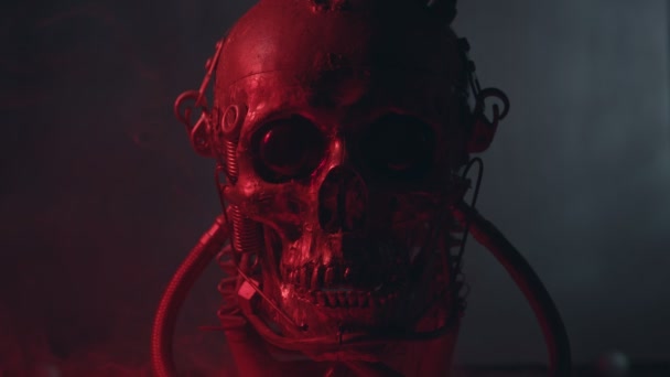 Robotic skull in red light with smoke — Stock video