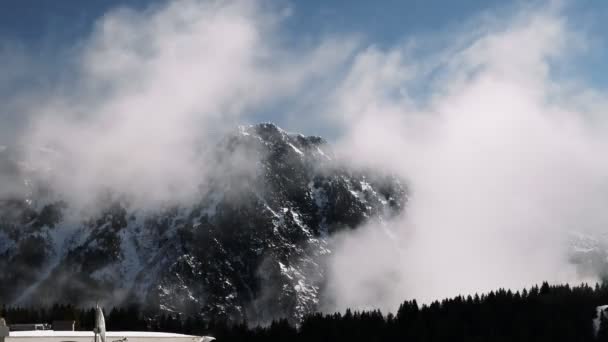 4K timelapse of mountain peak with clouds on the sky — Wideo stockowe