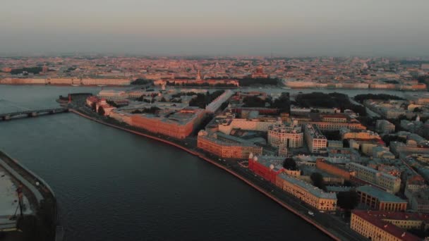 Letecká fotografie při západu slunce Neva řeka Petrohrad — Stock video