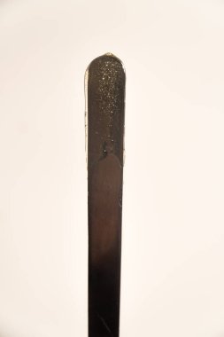 Geri kalan yapıştırıcıda dikey çerçeve metal spatula