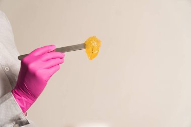 Büyük boy spatula şekeri, saç kesimi için büyük boy.