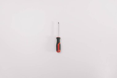 Beyaz arka plan izolasyonunda tornavida. Uzayı üste kopyala. İnşaat Aletleri Satışı Konsepti.