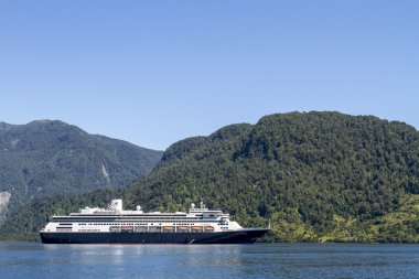Cruise gemi içinde Şili fiyortları geçirilmesi