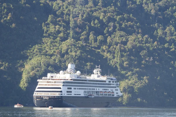 Crucero dentro del paso de los fiordos chilenos Fotos de stock libres de derechos