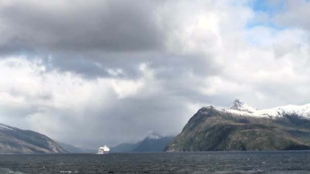 Cruzeiro em Glacier Alley - Patagônia Argentina — Vídeo de Stock