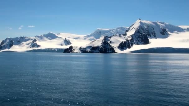 Κρουαζιέρα στην Ανταρκτική - παραμυθένιο σκηνικό — Αρχείο Βίντεο