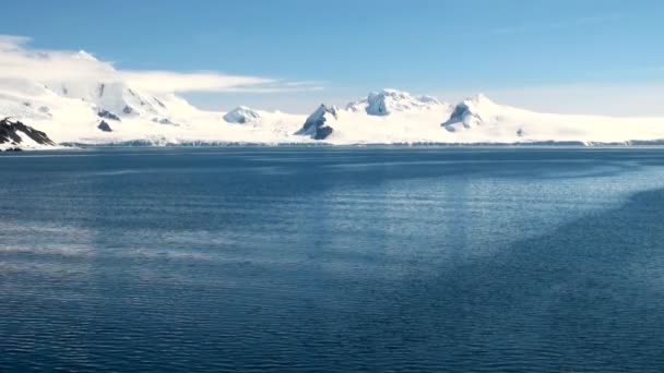 Crucero en la Antártida - Paisaje de cuento de hadas — Vídeo de stock