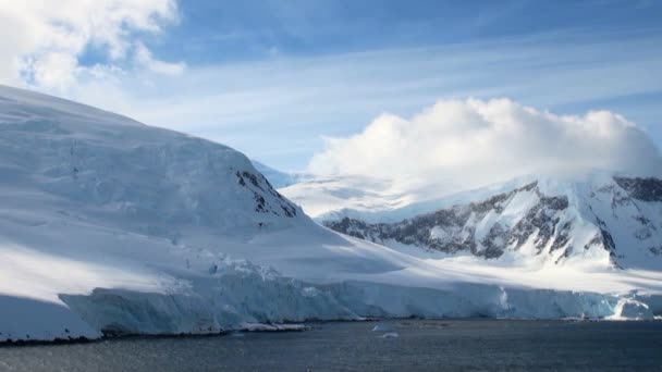 Cruising i Antarktis - sagans landskap — Stockvideo