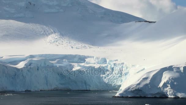 Κρουαζιέρα στην Ανταρκτική - παραμυθένιο σκηνικό — Αρχείο Βίντεο