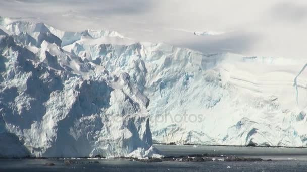 Круиз в Антарктиде - сказочный пейзаж — стоковое видео