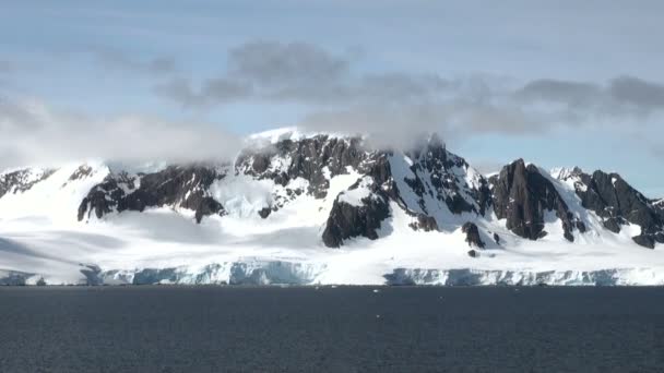 Cruisen in Antarctica - sprookjeslandschap — Stockvideo