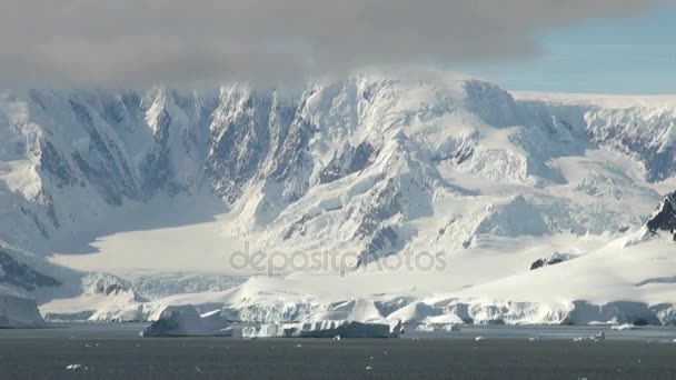 Cruising i Antarktis - sagans landskap — Stockvideo