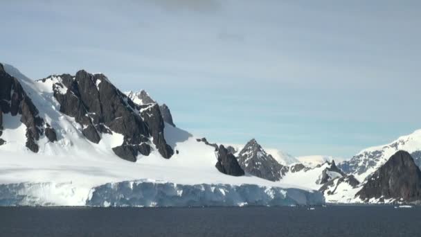 Côtes de l'Antarctique - Réchauffement climatique - Formations glaciaires — Video