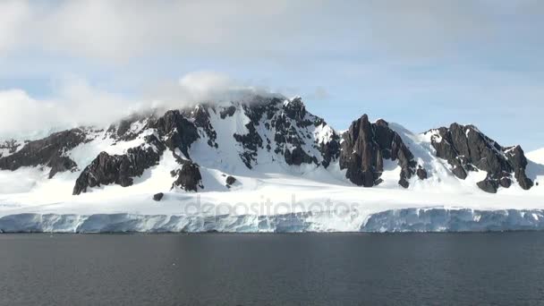 Línea costera de la Antártida - Calentamiento global - Formaciones de hielo — Vídeos de Stock