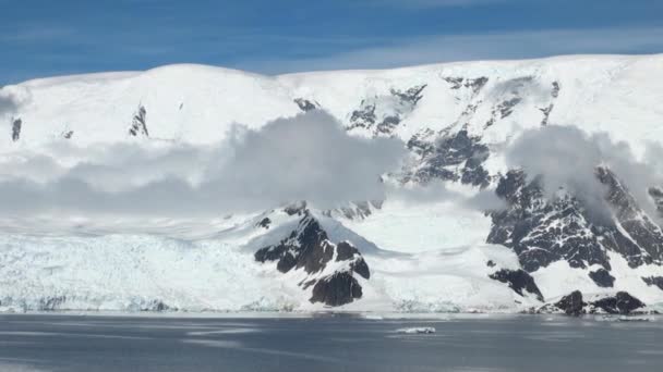 Ακτές της Ανταρκτικής - υπερθέρμανση του πλανήτη - σχηματισμούς πάγου — Αρχείο Βίντεο