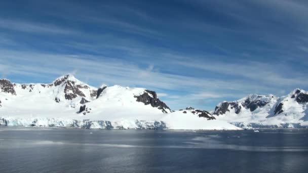 Côtes de l'Antarctique - Réchauffement climatique - Formations glaciaires — Video