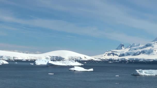 Línea costera de la Antártida - Calentamiento global - Formaciones de hielo — Vídeos de Stock