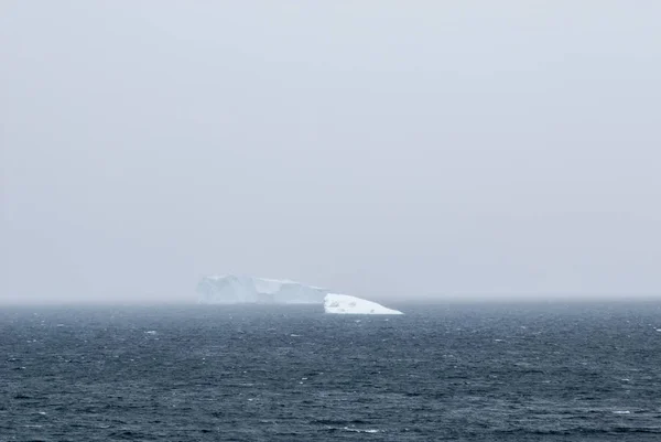 Antártica em um dia nublado — Fotografia de Stock