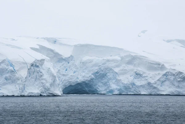 Antártica em um dia nublado — Fotografia de Stock