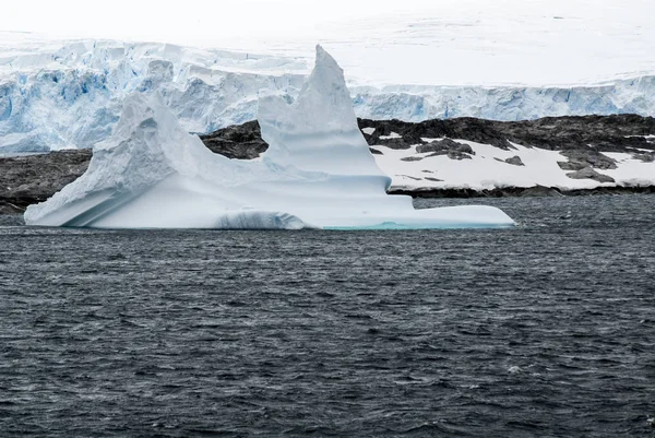 Antarctica in een bewolkte dag — Stockfoto