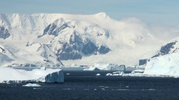 Línea costera de la Antártida - Calentamiento global - Formaciones de hielo — Vídeo de stock