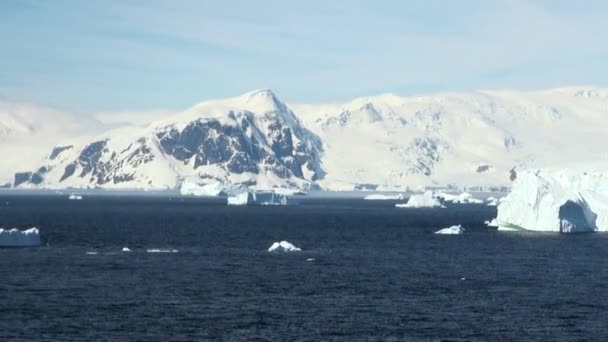 Línea costera de la Antártida - Calentamiento global - Formaciones de hielo — Vídeos de Stock