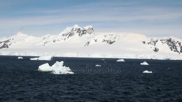 Línea costera de la Antártida - Calentamiento global - Formaciones de hielo — Vídeos de Stock