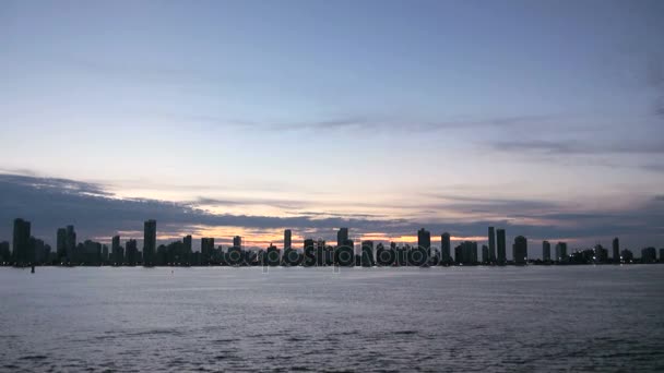 Strandlinjen Playa de Boca Grande i Cartagena — Stockvideo