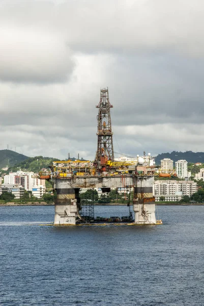 Brasil - Plataforma petrolera en Bahía de Guanabara - Río de Janeiro —  Fotos de Stock