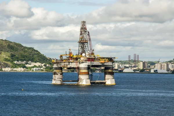 Brasil - Plataforma petrolera en Bahía de Guanabara - Río de Janeiro —  Fotos de Stock