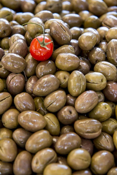 Green Fresh Olives — Stock Photo, Image