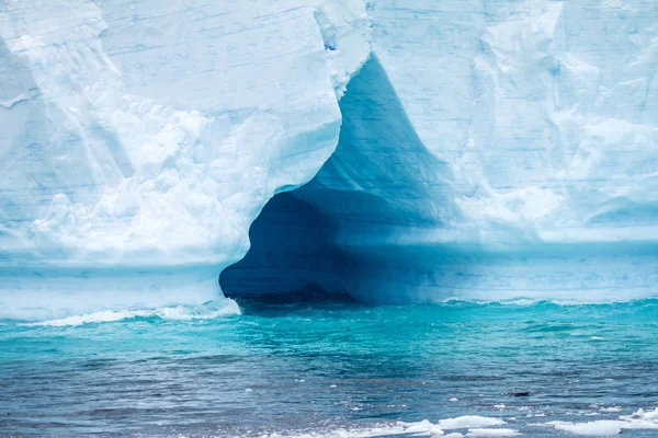 Antarctica - Antarctisch Schiereiland - tabelvorm ijsberg in Bransfield — Stockfoto