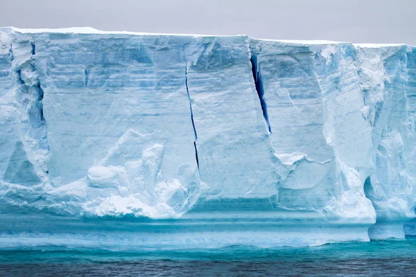 Antártida - Península Antártica - Iceberg tabular en Bransfield —  Fotos de Stock