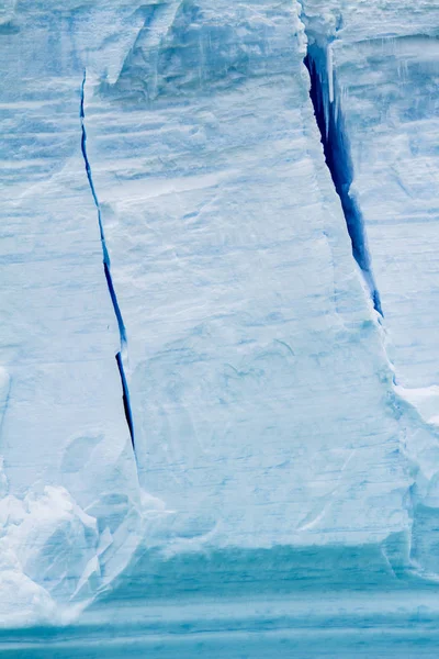 Antarctica - Antarctisch Schiereiland - tabelvorm ijsberg in Bransfield — Stockfoto