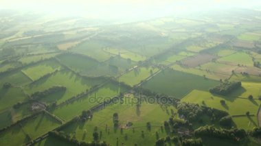 Havadan görünümü Buckinghamshire peyzaj / hava Buckinghamshire manzara - Birleşik Krallık - sıcak hava balon hava videografisi görünümünü