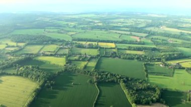 Havadan görünümü Buckinghamshire peyzaj / hava Buckinghamshire manzara - Birleşik Krallık - sıcak hava balon hava videografisi görünümünü