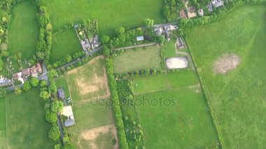 Havadan görünümü Buckinghamshire peyzaj / hava Buckinghamshire manzara - Birleşik Krallık - sıcak hava balon hava videografisi görünümünü