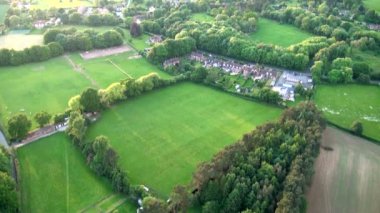 Havadan görünümü Buckinghamshire peyzaj / hava Buckinghamshire manzara - Birleşik Krallık - sıcak hava balon hava videografisi görünümünü