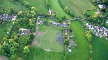 Havadan görünümü Buckinghamshire peyzaj / hava Buckinghamshire manzara - Birleşik Krallık - sıcak hava balon hava videografisi görünümünü