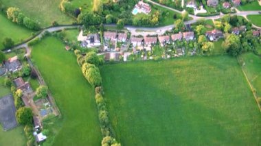 Havadan görünümü Buckinghamshire peyzaj / hava Buckinghamshire manzara - Birleşik Krallık - sıcak hava balon hava videografisi görünümünü