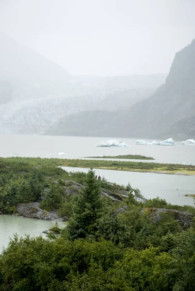 美国阿拉斯加-门登霍尔冰川和湖 — 图库照片