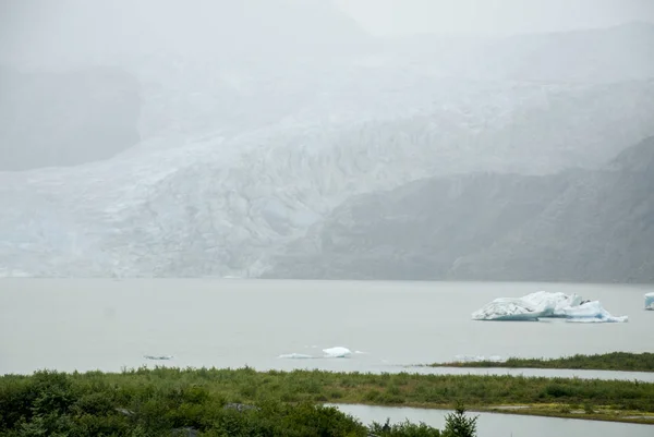 EUA Alasca - Mendenhall Glaciar e Lago — Fotografia de Stock