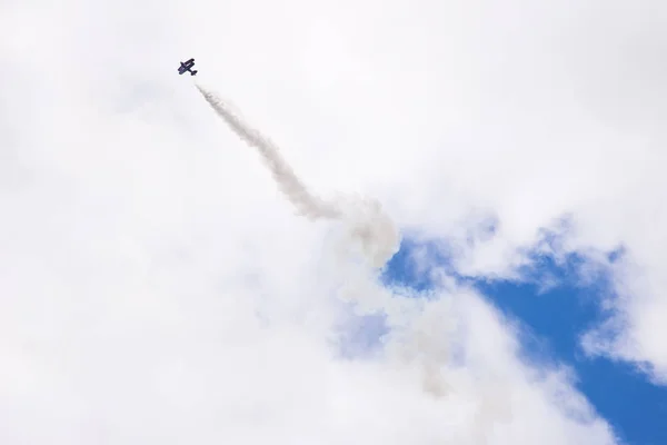 Airplane at the 39th Annual Bristol Balloon Fiesta — Stock Photo, Image