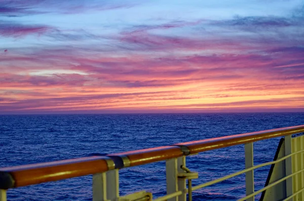 Dramatic colorful susnet in Alaska — Stock Photo, Image